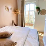 Private And Lush Tiny House 250m From شقة