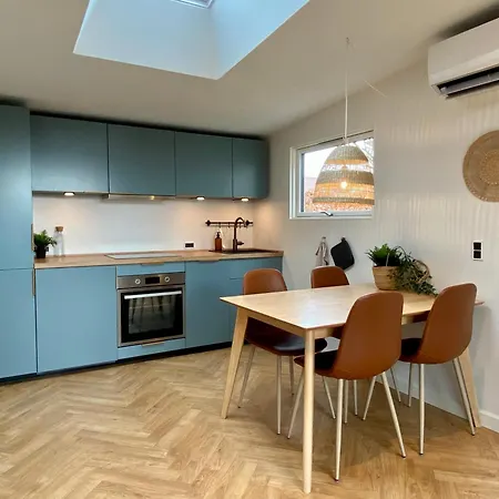 Апартаменты Private And Lush Tiny House 250m From Ega