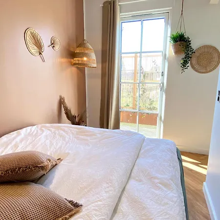 Private And Lush Tiny House 250m From Apartment