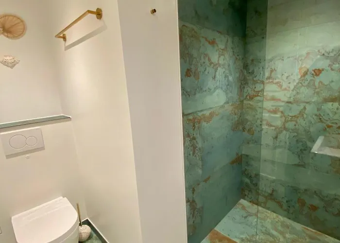 Apartment Private And Lush Tiny House 250m From